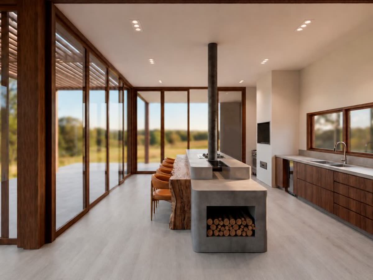 Cozinha gourmet integrada com churrasqueira e vista para área externa